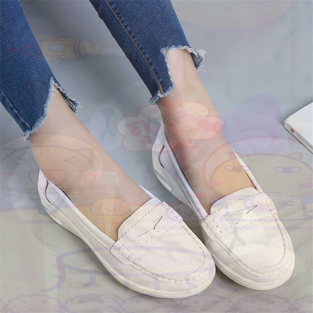 Women Accessories Business Name Ideas - Morbide scarpe slip-on da donna di